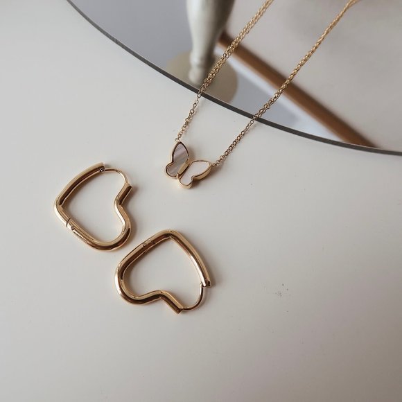 NEW 18K Gold Plated Mother of Pearl Butterfly Necklace - Picture 9 of 10